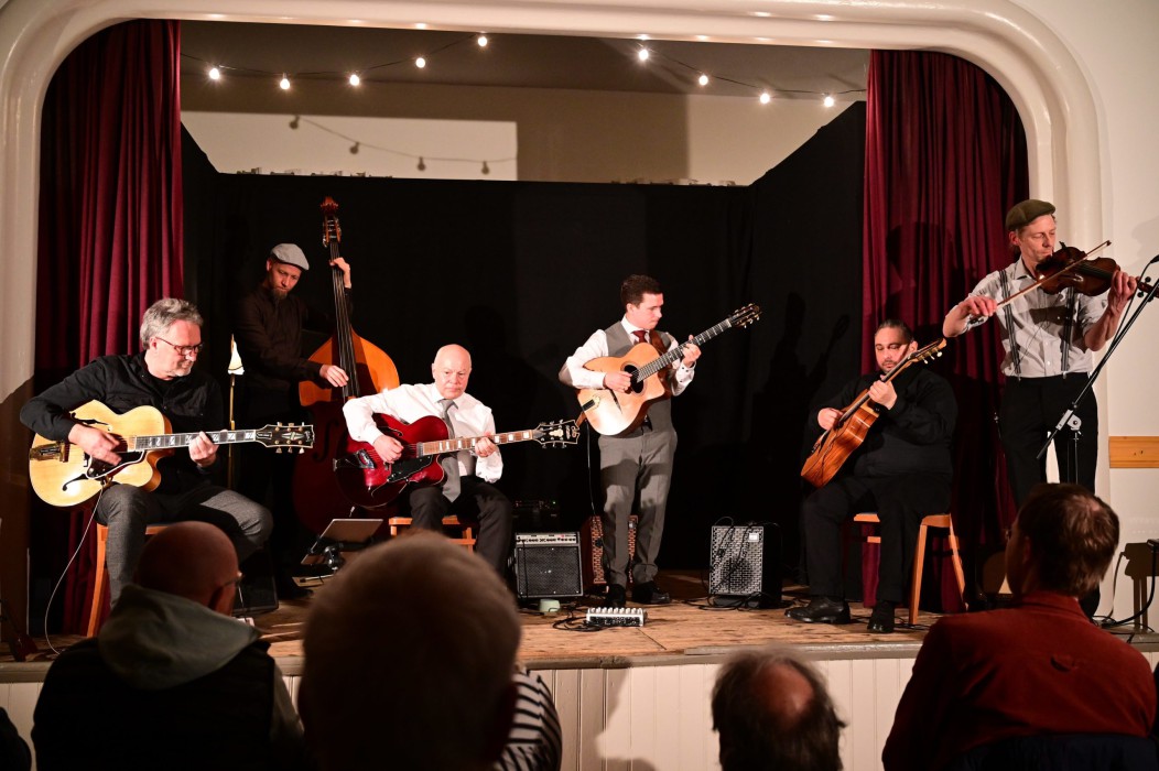 Sinti-Swing Konzert im Saal